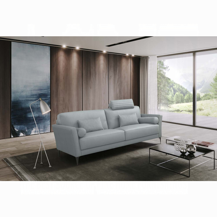 Tussio Sofa W/5 Pillows