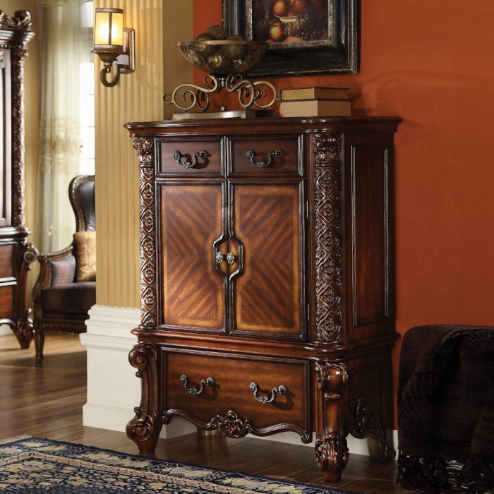Vendome Chest