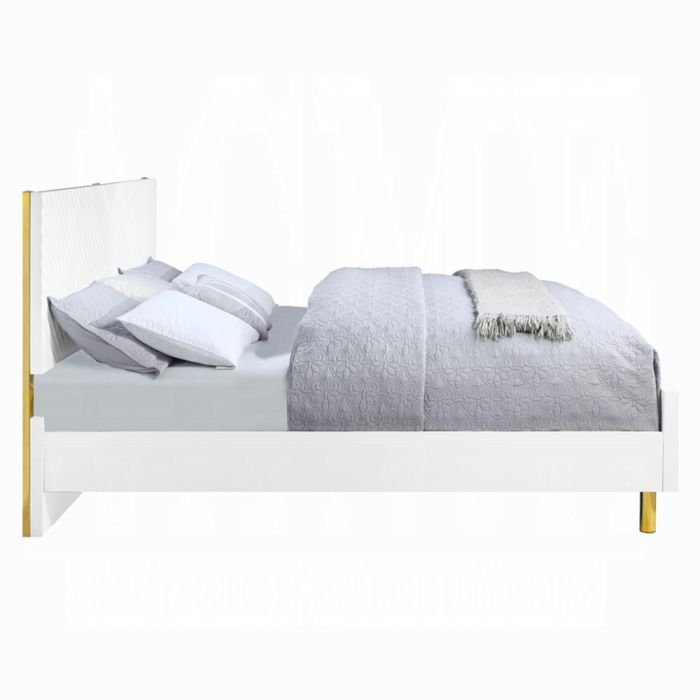 Gaines EK Bed