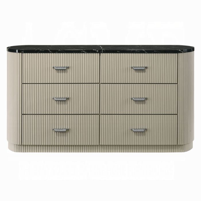 Travonte Dresser