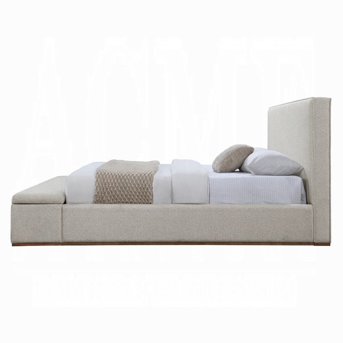 Boxter Eastern King Bed w/Storage